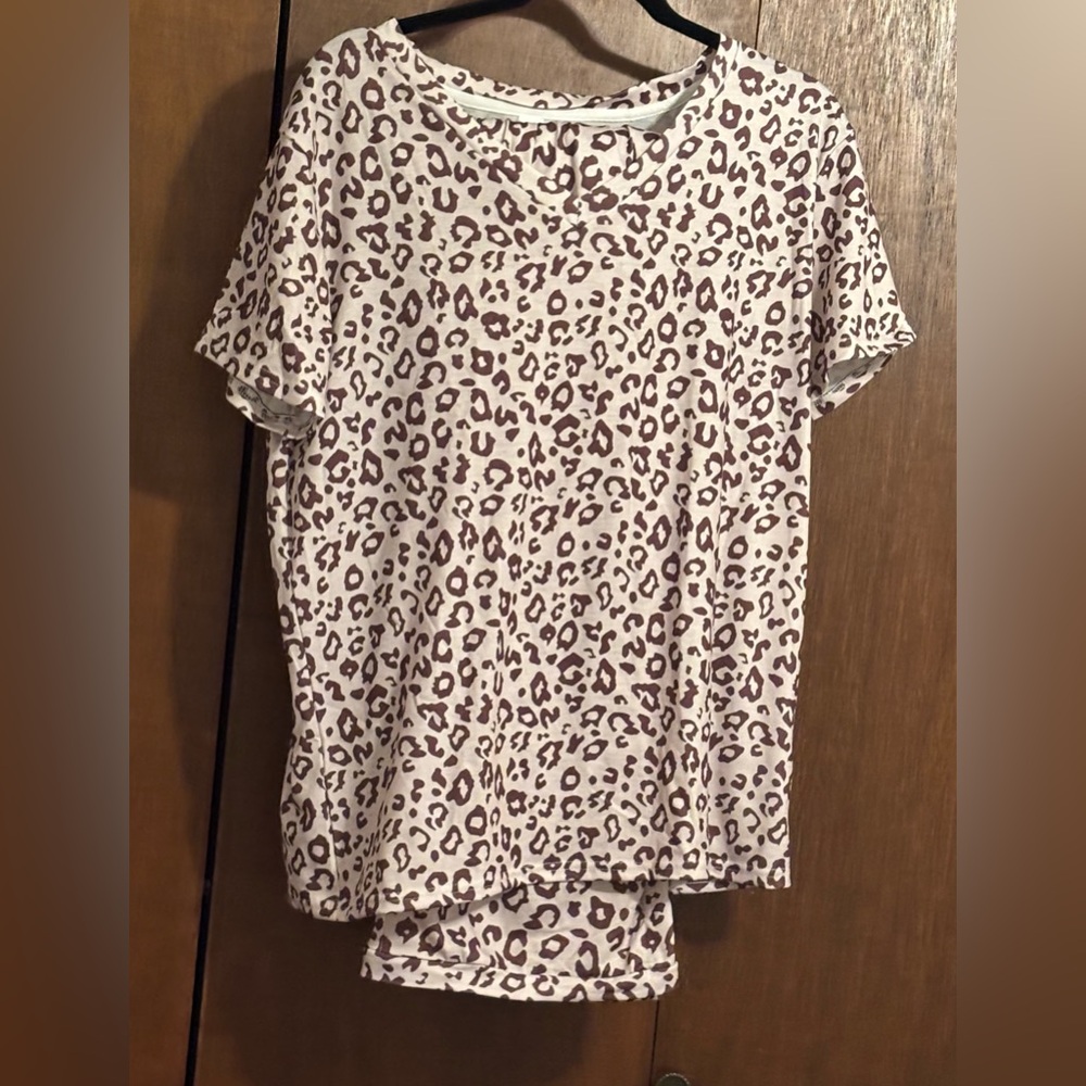 Women’s brand new Leopard Print Women's 2 piece pajamas